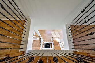 Building Photo - 1515 Hyde Park Blvd