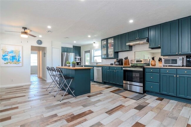 Foto del edificio - 1528 W River Shore Way