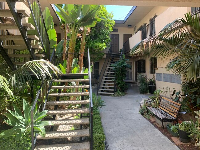 Foto del edificio - 530 S Normandie Ave