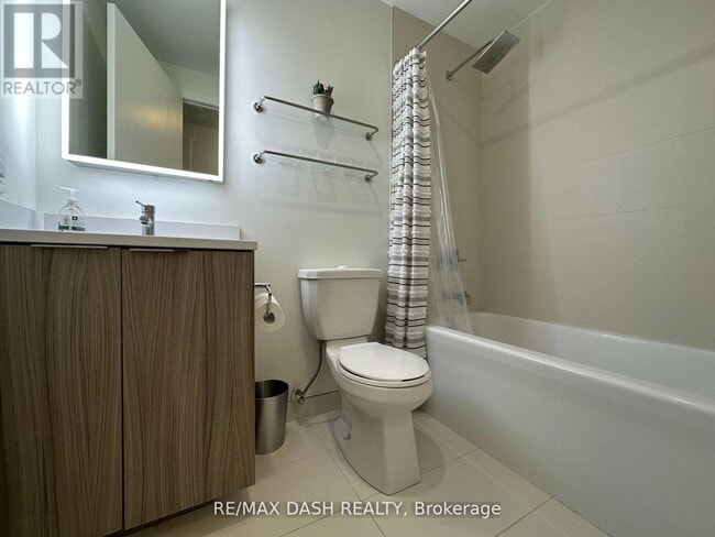 Building Photo - 223 St Clair Ave W