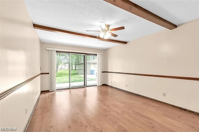 Building Photo - 3 br, 2 bath Duplex - 21224 Albion Road Right