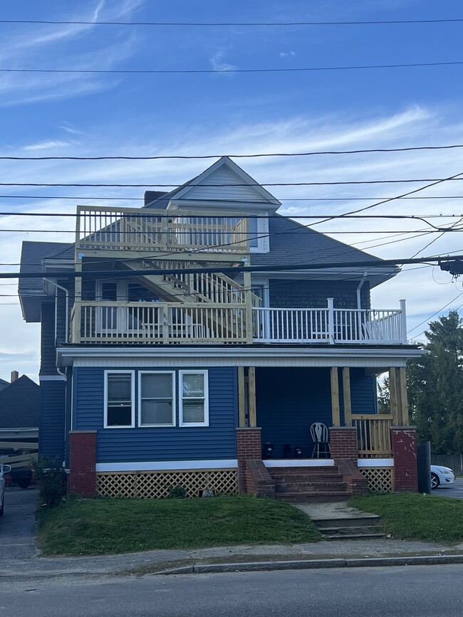 Building Photo - 214 Sabattus St