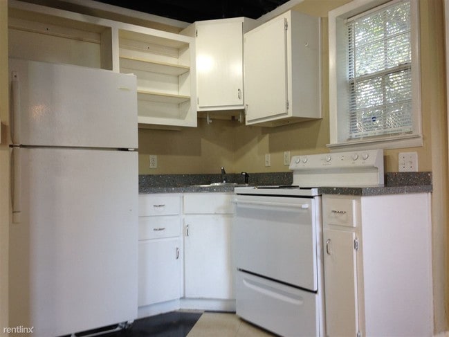 Building Photo - 539 Clayton St