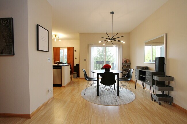 Building Photo - 147 Enclave Cir
