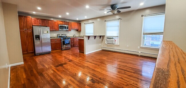 Building Photo - 85 Adams St