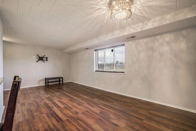 Foto del edificio - 997-C HEATHER RIDGE DR, 3C