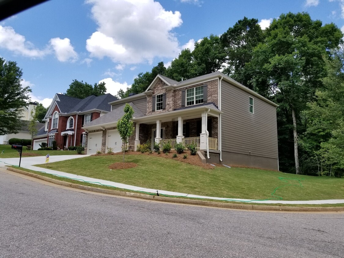 Primary Photo - 70 Vaux Way