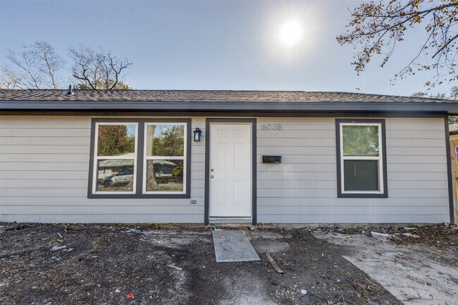 Foto del edificio - 6038 Glenhurst Dr