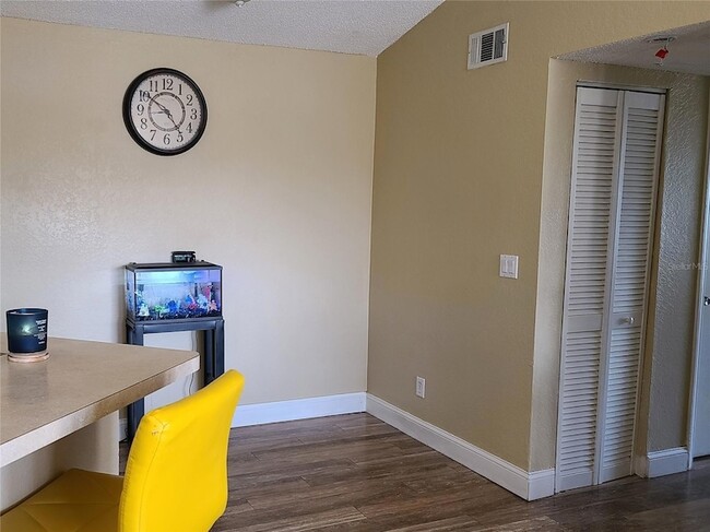 Foto del edificio - 4630 Commander Dr