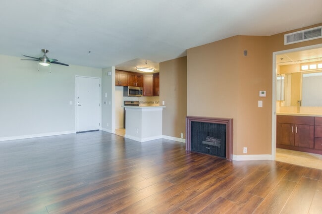 Building Photo - La Vista Terrace