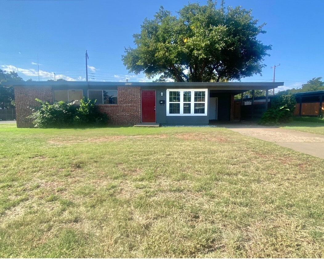 Primary Photo - 3 bed 1 bath rental near YMCA now available.