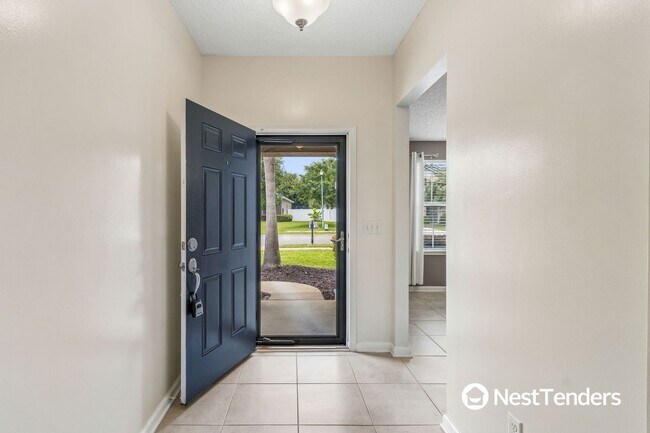 Foto del edificio - Beautiful Amelia Concourse Home!