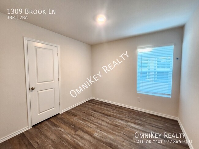 Foto del edificio - 1309 Brook Ln