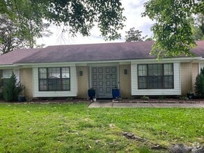 Building Photo - 1211 Cliffdale Dr