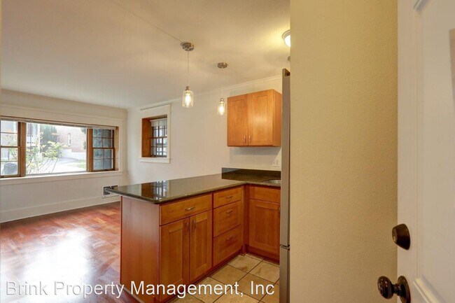 Building Photo - 1 br, 1 bath House - 215 17th Ave E, #10
