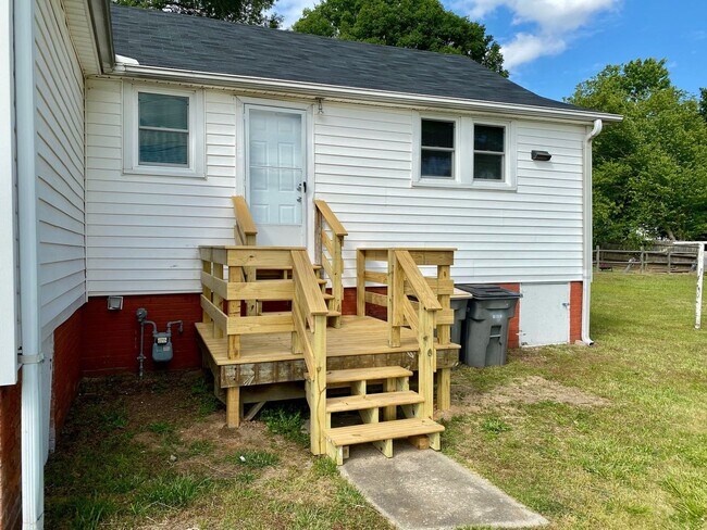 Foto del edificio - Spacious 2 Bedroom 1 Bathroom House, Just Blocks from Downtown Kannapolis and New Baseball Stadium