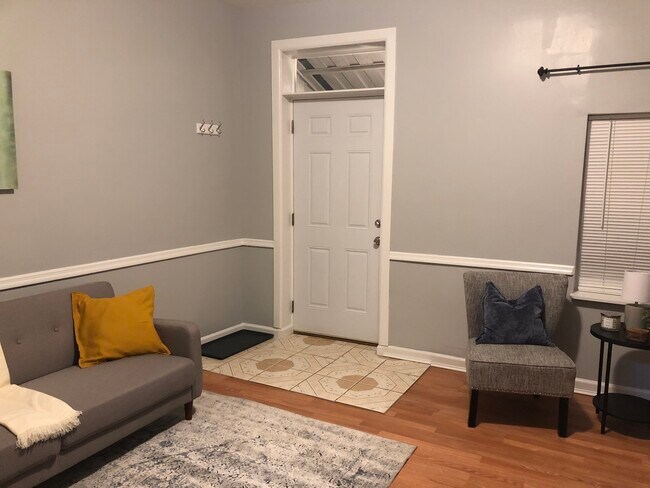 Puerta principal - 4934 Hummelsheim Ave