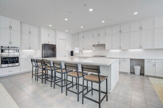 Building Photo - 17700 Ridgeline Ct