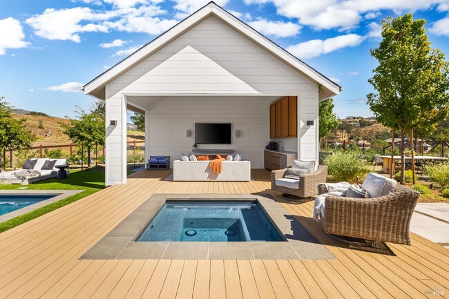 Foto del edificio - 987 Mark West Springs Rd