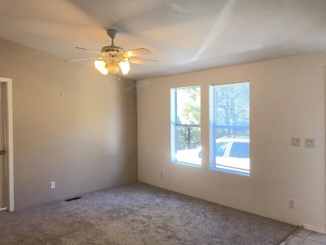 Foto del edificio - Mountain Living. 3 bedroom 2 bath home in Pecos, NM.