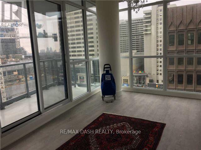 Photo du bâtiment - 30 Roehampton Ave