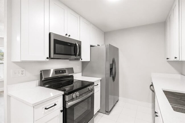 Foto del edificio - 14021 Village Terrace Dr