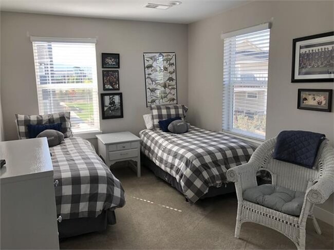Building Photo - Four Bedroom Townhome with 2-car Garage Av...