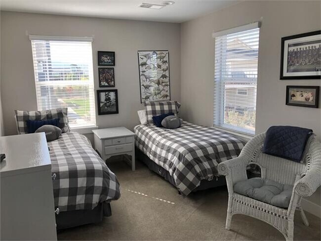 Foto del edificio - Four Bedroom Townhome with 2-car Garage Available for Rent in Longmont