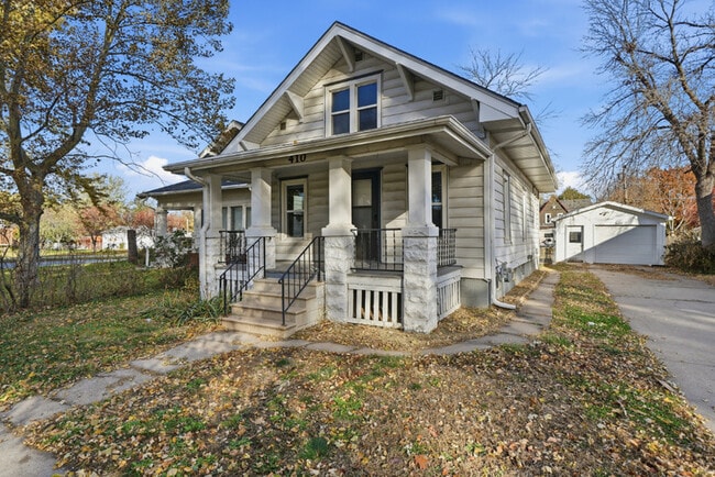 Building Photo - 410 D St