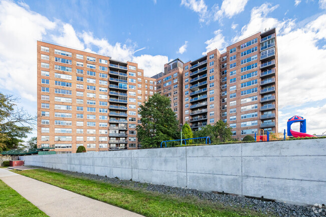 Building Photo - Fairview at Forest Hills