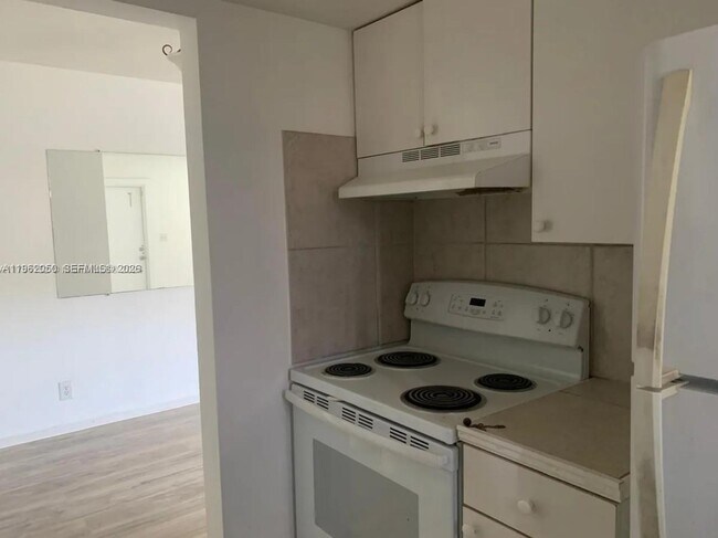 Foto del edificio - 637 NE 6th Ct