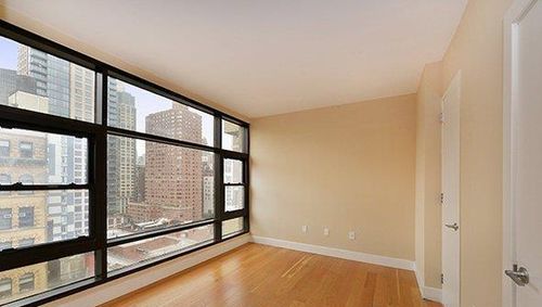 Building Photo - 125 W 23rd St