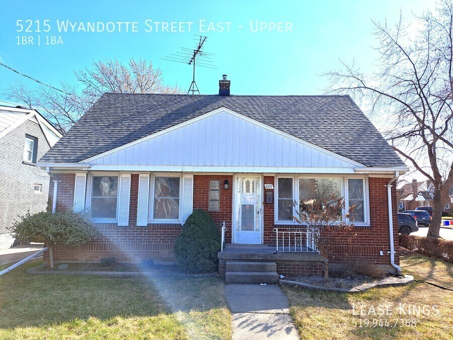 Primary Photo - UPDATED UPPER IN RIVERSIDE WITH GARAGE AND...