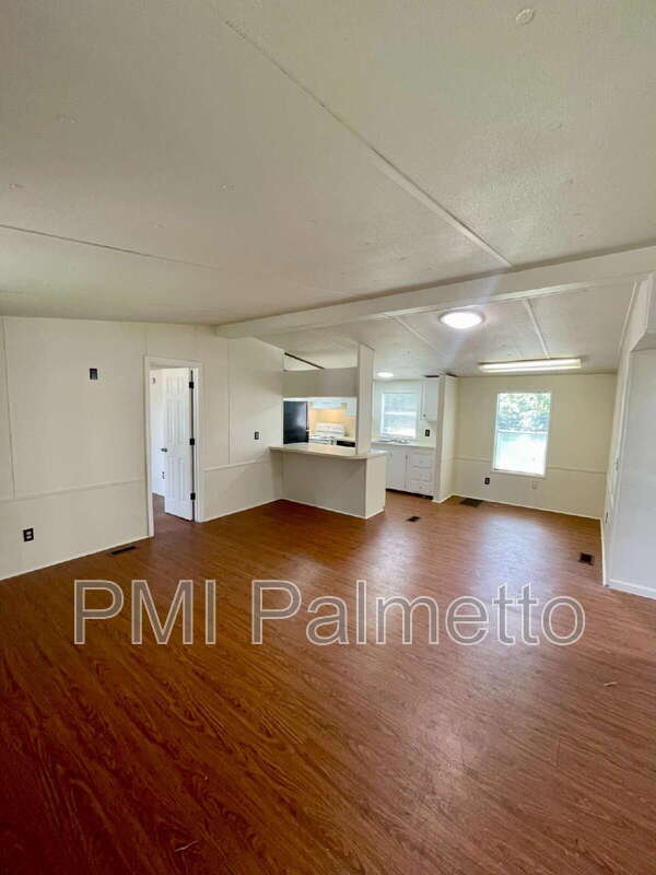 Building Photo - 106 S Witt St