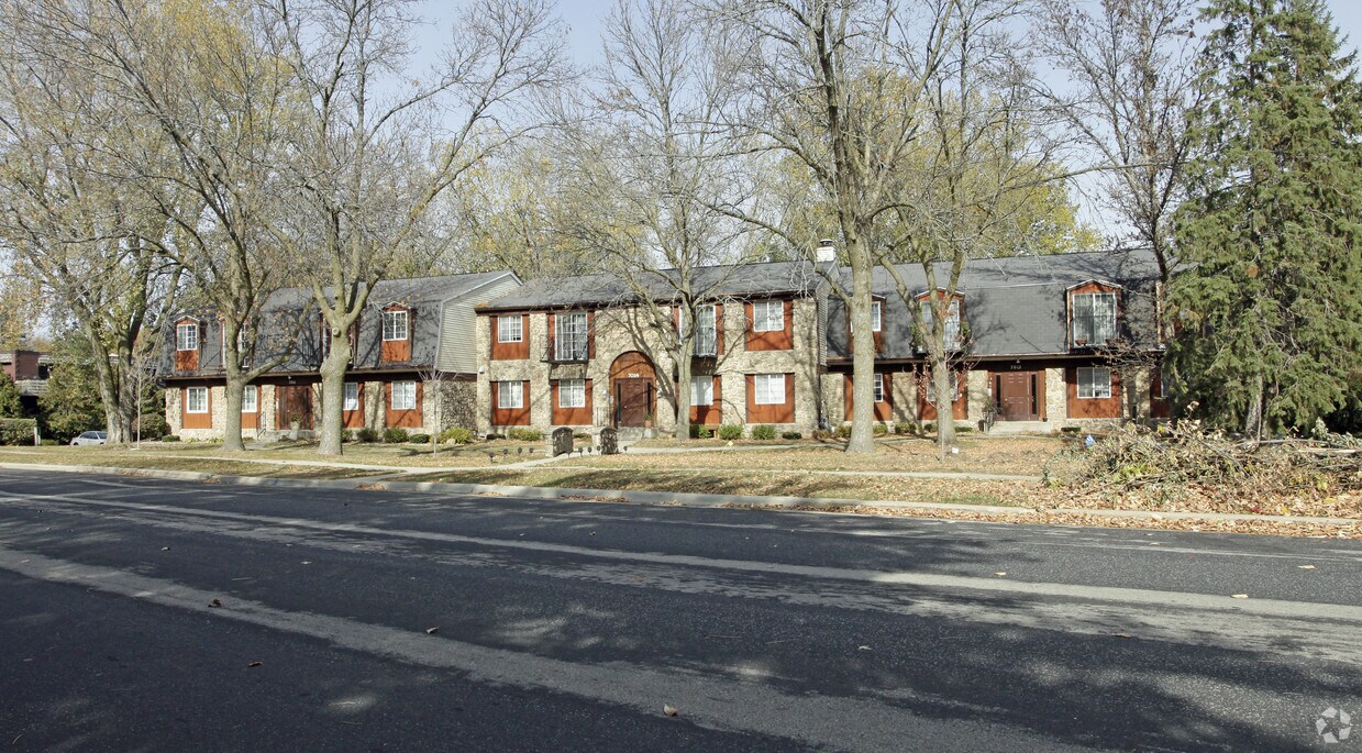 Foto del edificio - 7012-7016 Fortune Dr