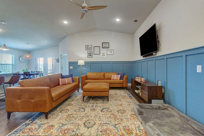 Building Photo - 6209 Redberry Dr