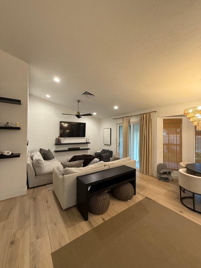 Foto del edificio - 948 E Grandview St