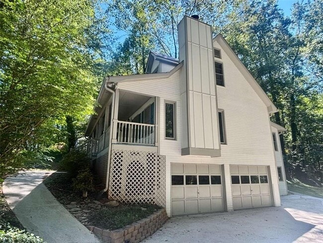 Building Photo - 665 Gregory Manor Dr SW