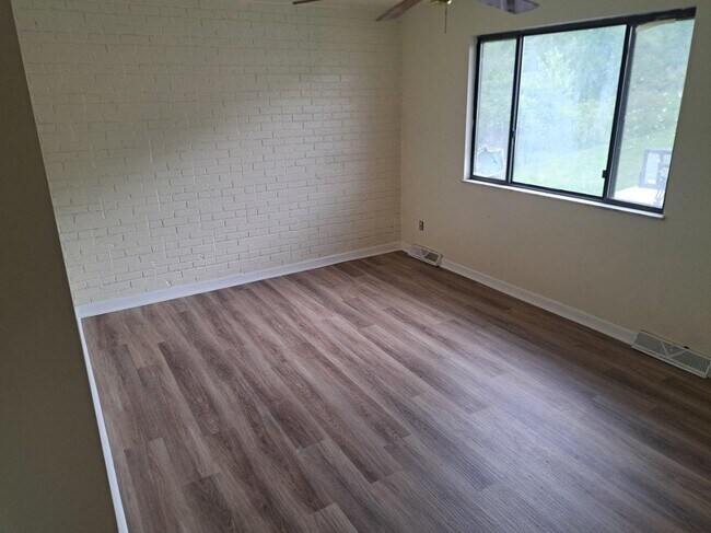 Foto del edificio - 3160 Camberly Dr