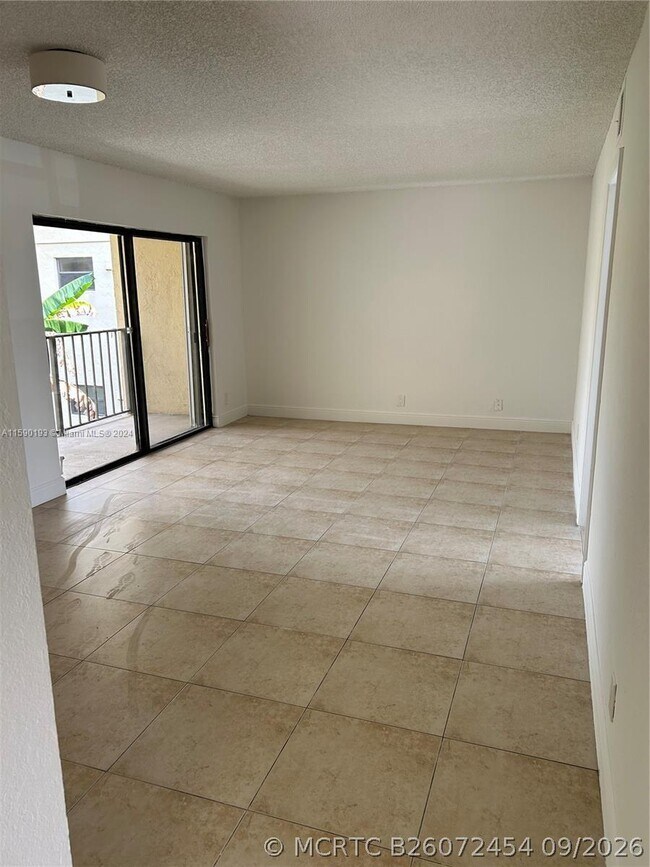 Building Photo - 1445 Lake Crystal Dr