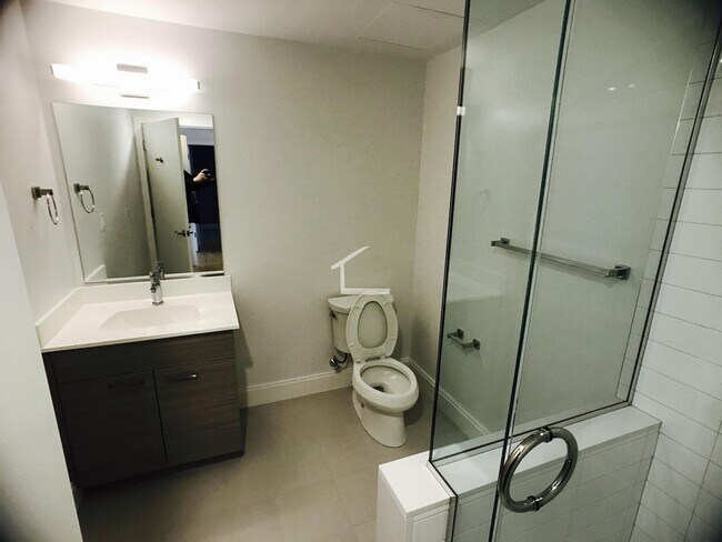 Building Photo - Two bed two bathroom near BU