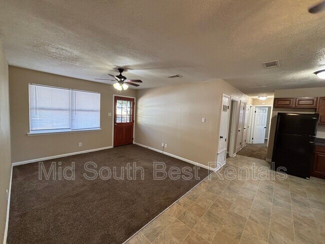 Foto del edificio - 413 Lindenhurst Dr