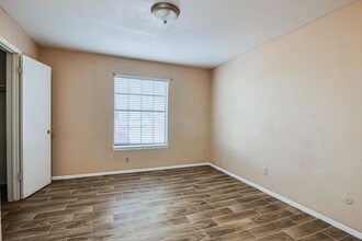 Building Photo - 11612 Marsh Mccall Way