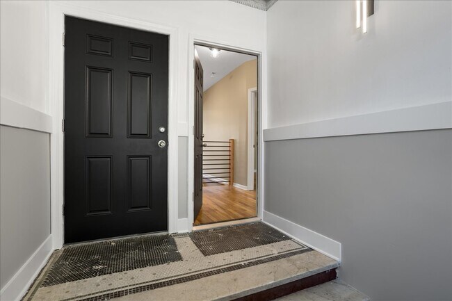 Building Photo - 4721 S St Lawrence Ave