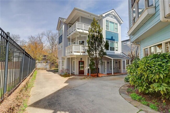 Foto del edificio - 1036 Greenwood Ave NE