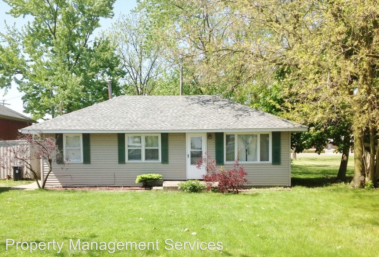 1 br, 1 bath House 1021 Lincolnway East* House Rental in Goshen, IN