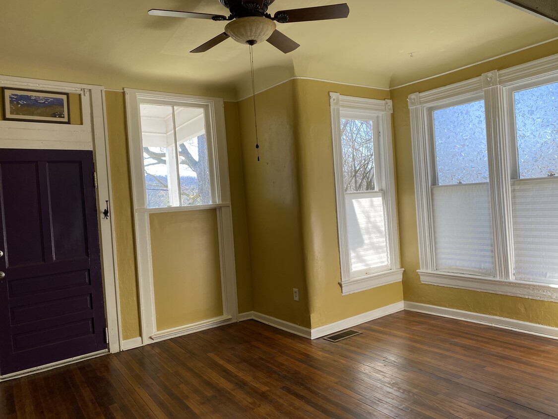 High ceilings, ceiling fan, original hardwood floors. - 5920 Kellogg Ave