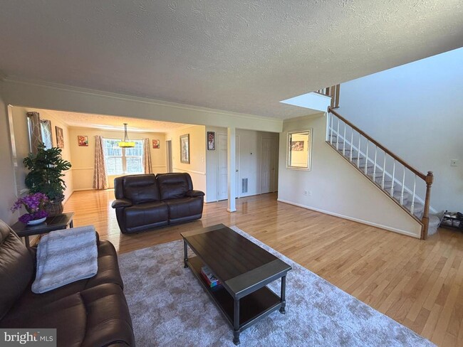 Foto del edificio - 407 Tamarack Cir