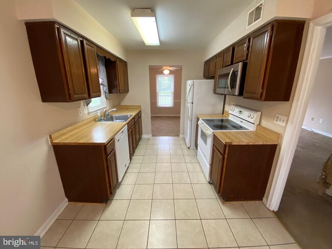 Building Photo - 12220 Wonder View Way