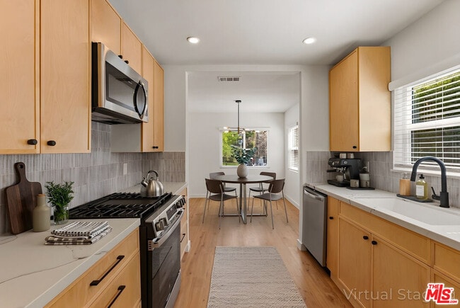 Foto del edificio - 1405 N Coronado St